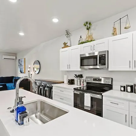 Brand New 2Bd 1 5Bth Triplex Unit Near Downtown Appartement